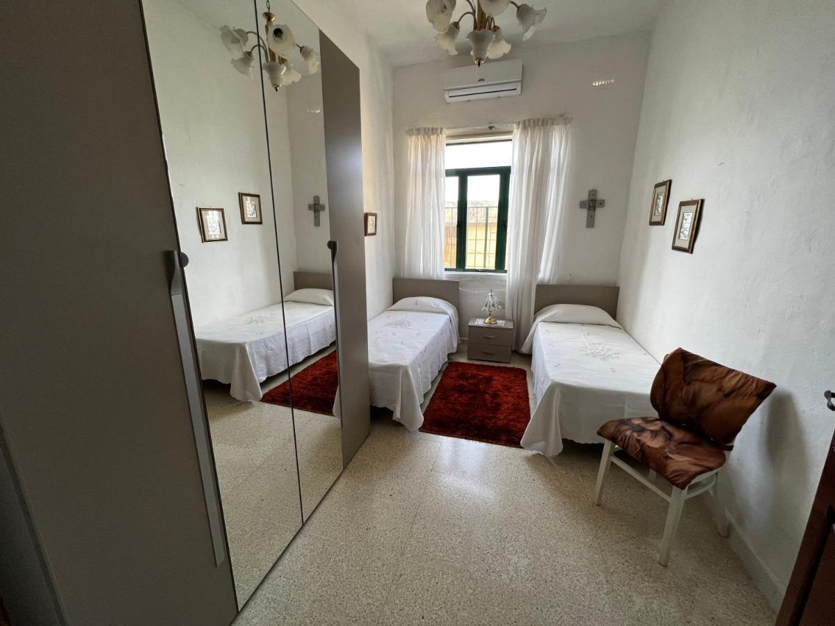 Superb 3 Bedroom Apartment In Валета Екстериор снимка
